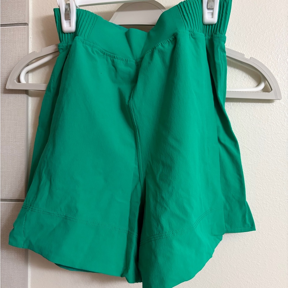 Lululemon Kelly Green Stretch Woven Relaxed-Fit High-Rise Short 4”